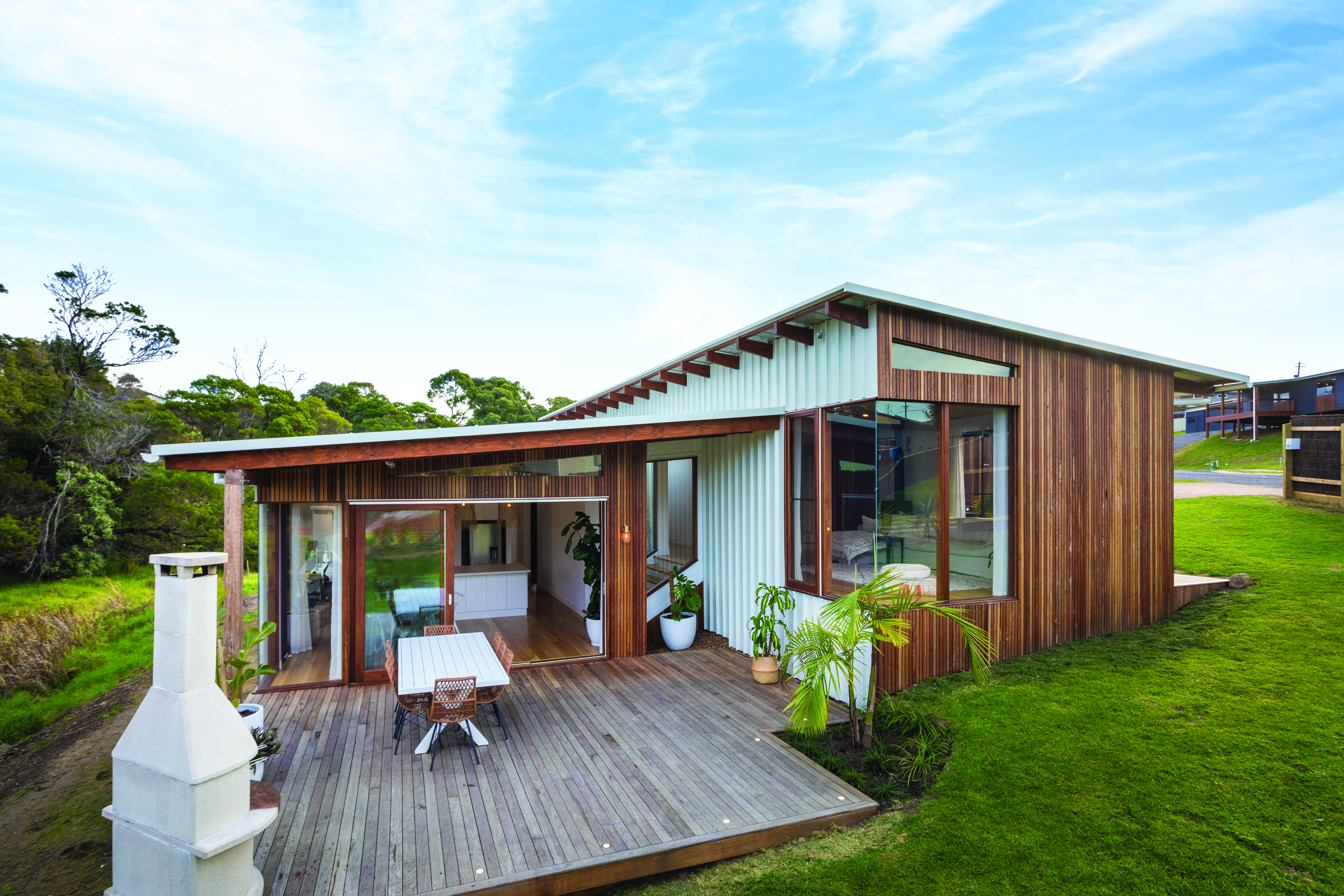 Blue Wren, Bermagui NSW - wall and roof featuring LYSAGHT KLIP-LOK 700 HI-STRENGTH® made from COLORBOND® steel in the colour Surfmist®