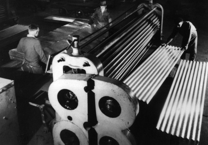 Lysaght - Corrugating Galvanised Iron at the original Newcastle Works