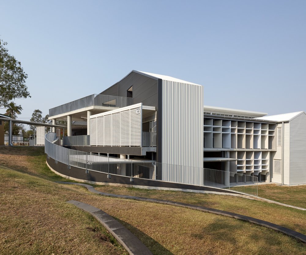Goodna State School, Queensland - using Lysaght's LONGLINE 305®, WEATHERLINE® and CUSTOM ORB® cladding, all made from COLORBOND® steel.